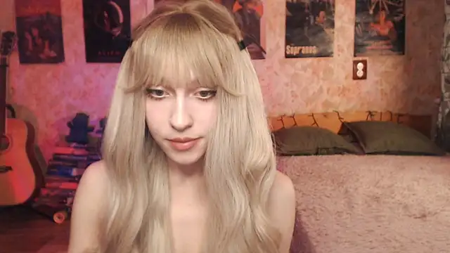 Snapshot of Friendly_Ellie chatting on March 13, 2025, 12:16 am Friendly Ellie online show from March 13, 2025, 12:16 am