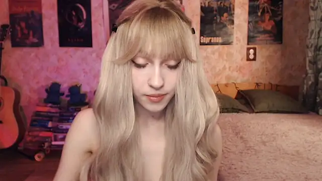 Snapshot of Friendly_Ellie chatting on March 2, 2025, 12:20 am Friendly Ellie online show from March 2, 2025, 12:20 am