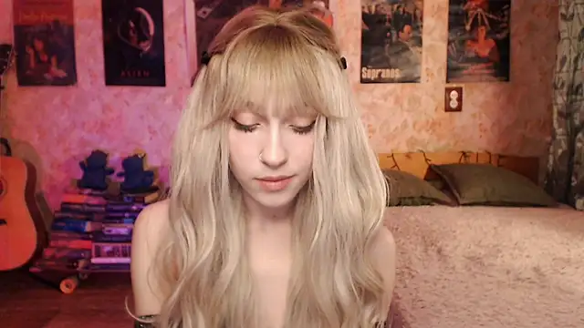 Snapshot of Friendly_Ellie chatting on March 5, 2025, 12:16 am Friendly Ellie online show from March 5, 2025, 12:16 am