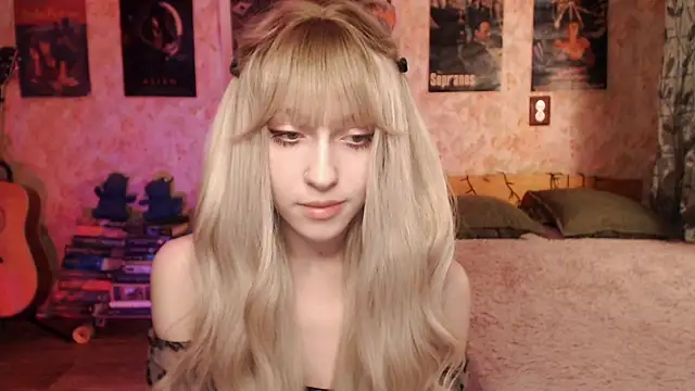 Snapshot of Friendly_Ellie chatting on February 28, 2025, 11:23 pm Friendly Ellie online show from February 28, 2025, 11:23 pm