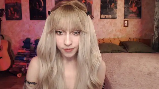 Snapshot of Friendly_Ellie chatting on March 18, 2025, 12:17 pm Friendly Ellie online show from March 18, 2025, 12:17 pm