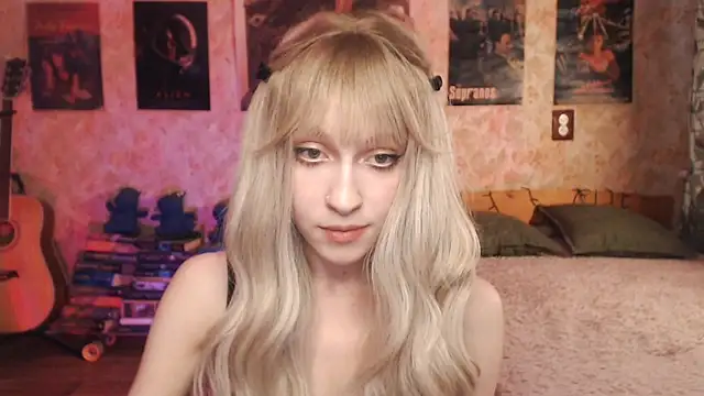 Snapshot of Friendly_Ellie chatting on March 13, 2025, 3:22 am Friendly Ellie online show from March 13, 2025, 3:22 am