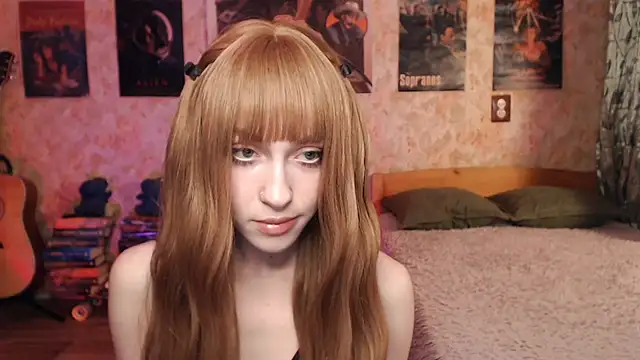 Snapshot of Friendly_Ellie chatting on December 3, 2025, 11:25 pm Friendly Ellie online show from December 3, 2025, 11:25 pm