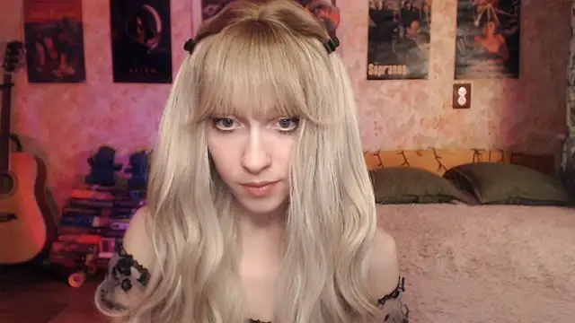 Snapshot of Friendly_Ellie chatting on March 22, 2025, 1:19 pm Friendly Ellie online show from March 22, 2025, 1:19 pm