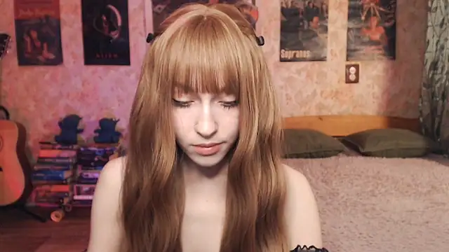 Snapshot of Friendly_Ellie chatting on October 26, 2025, 12:22 am Friendly Ellie online show from October 26, 2025, 12:22 am