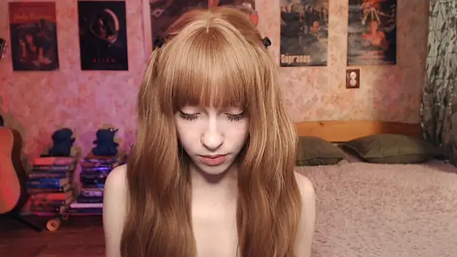 Snapshot of Friendly_Ellie chatting on November 23, 2025, 12:20 am Friendly Ellie online show from November 23, 2025, 12:20 am