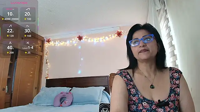 Snapshot of ISABEEL_SOFIA01 chatting on March 17, 2026, 1:03 pm ISABEEL SOFIA01 online show from March 17, 2026, 1:03 pm