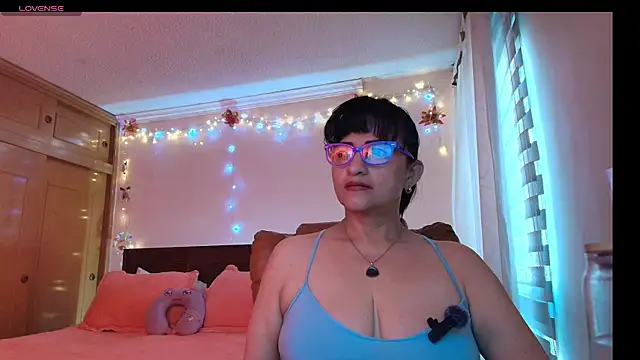 Snapshot of ISABEEL_SOFIA01 chatting on April 12, 2026, 12:41 pm ISABEEL SOFIA01 online show from April 12, 2026, 12:41 pm