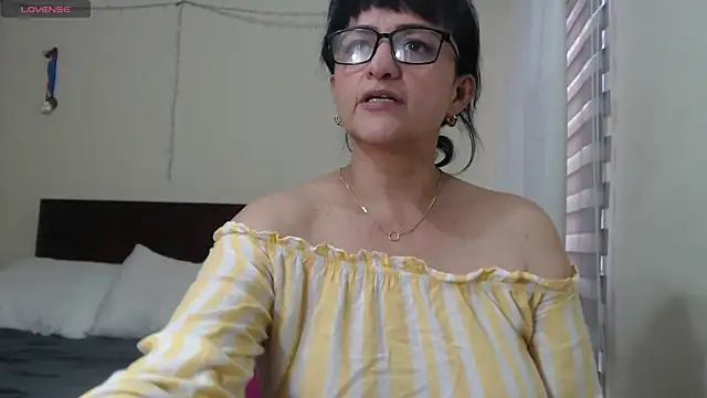 Snapshot of ISABEEL_SOFIA01 chatting on March 4, 2025, 10:16 pm ISABEEL SOFIA01 online show from March 4, 2025, 10:16 pm