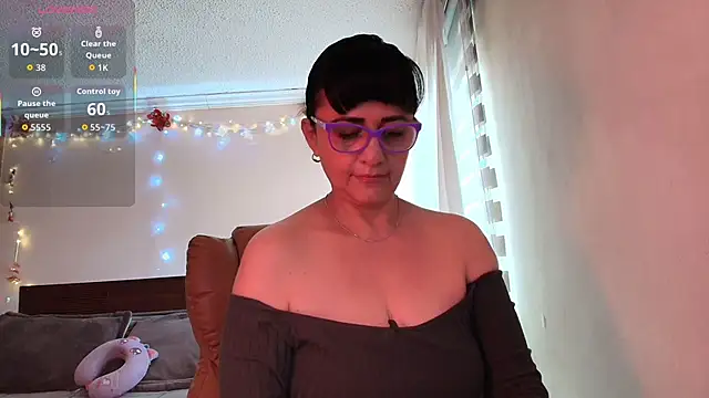 Snapshot of ISABEEL_SOFIA01 chatting on March 5, 2026, 1:30 pm ISABEEL SOFIA01 online show from March 5, 2026, 1:30 pm