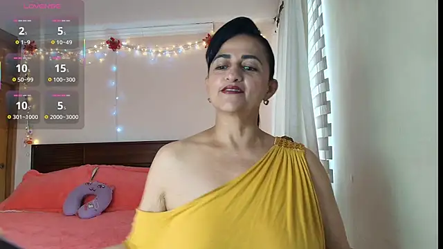 Snapshot of ISABEEL_SOFIA01 chatting on April 4, 2026, 8:26 pm ISABEEL SOFIA01 online show from April 4, 2026, 8:26 pm