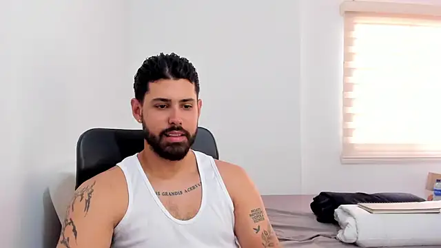 Justyn Torres online show from September 17, 2025, 9:39 pm