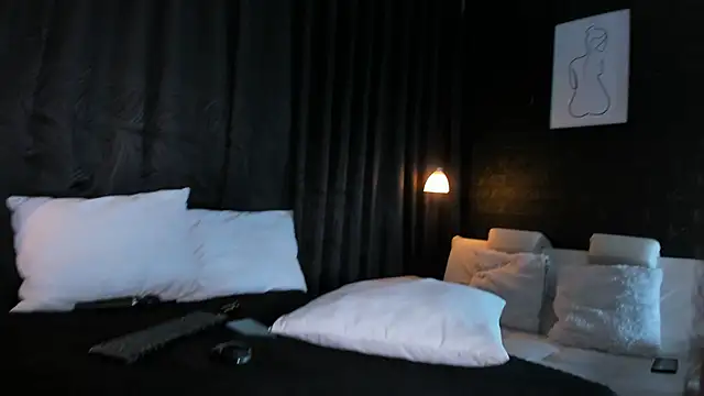 CelinayHanck online show from September 19, 2025, 1:04 pm