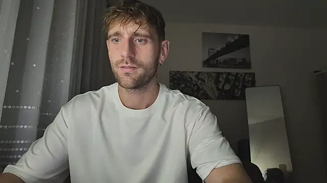 Snapshot of lukegunn chatting on February 4, 2026, 11:44 pm lukegunn online show from February 4, 2026, 11:44 pm