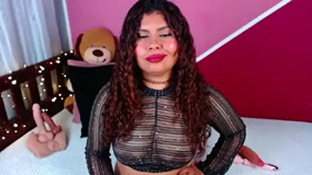 Snapshot of Queenamazon1 chatting on April 25, 2026, 3:20 am Queenamazon1 online show from April 25, 2026, 3:20 am