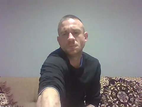 aroj95 online show from October 31, 2025, 4:42 am