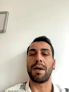 Snapshot of Emre-34 chatting on December 1, 2025, 8:37 am Emre-34 online show from December 1, 2025, 8:37 am