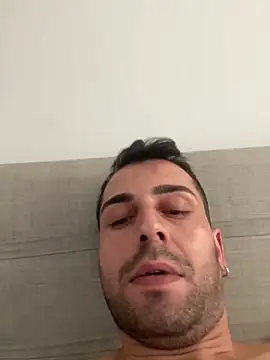 Snapshot of Emre-34 chatting on November 6, 2025, 7:01 am Emre-34 online show from November 6, 2025, 7:01 am