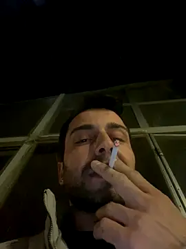 Snapshot of Emre-34 chatting on December 3, 2025, 9:47 pm Emre-34 online show from December 3, 2025, 9:47 pm