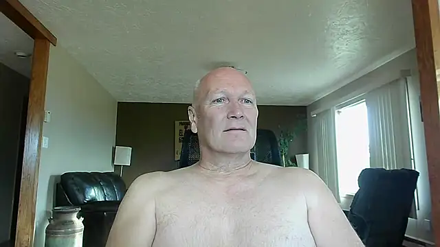 Snapshot of BasicAnt chatting on October 26, 2025, 3:01 pm BasicAnt online show from October 26, 2025, 3:01 pm