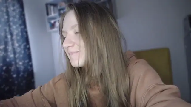 Snapshot of mollytuck chatting on January 12, 2025, 10:34 am mollytuck online show from January 12, 2025, 10:34 am