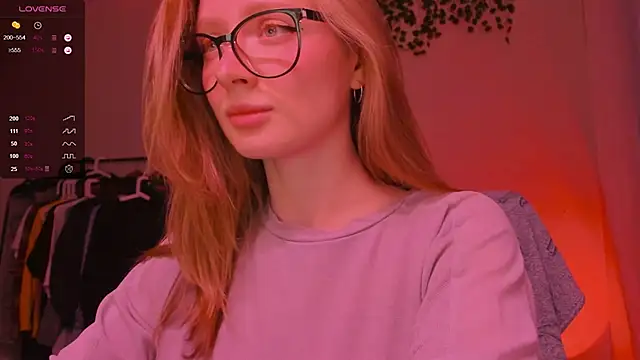 Snapshot of mollytuck chatting on October 3, 2025, 3:57 pm mollytuck online show from October 3, 2025, 3:57 pm