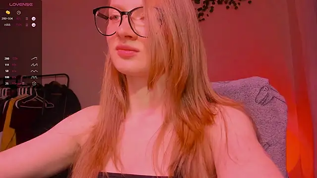 Snapshot of mollytuck chatting on October 28, 2025, 3:11 pm mollytuck online show from October 28, 2025, 3:11 pm