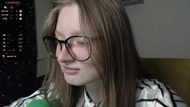 Snapshot of mollytuck chatting on March 14, 2025, 2:52 pm mollytuck online show from March 14, 2025, 2:52 pm