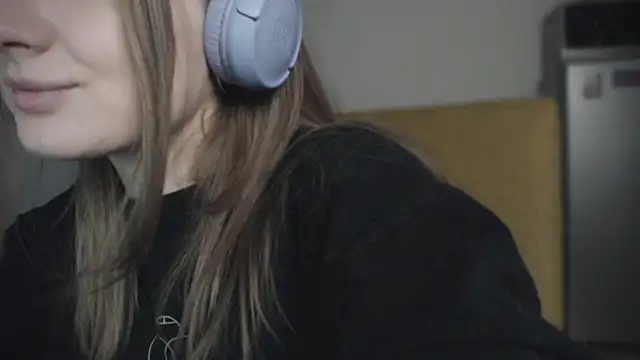 Snapshot of mollytuck chatting on January 18, 2025, 12:04 pm mollytuck online show from January 18, 2025, 12:04 pm