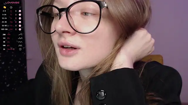 Snapshot of mollytuck chatting on March 20, 2025, 2:53 pm mollytuck online show from March 20, 2025, 2:53 pm