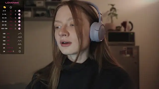 Snapshot of mollytuck chatting on December 15, 2024, 2:48 pm mollytuck online show from December 15, 2024, 2:48 pm