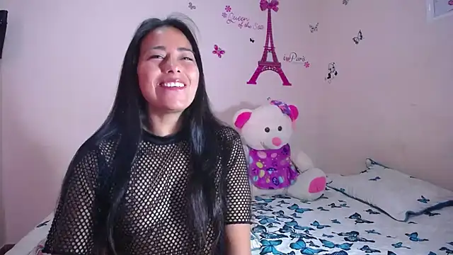 hanna girl21 online show from April 24, 2026, 1:46 pm