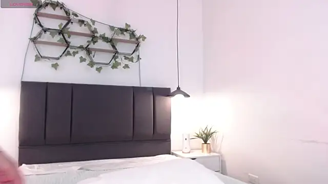 Snapshot of Athompzon chatting on March 12, 2025, 7:36 pm Athompzon online show from March 12, 2025, 7:36 pm