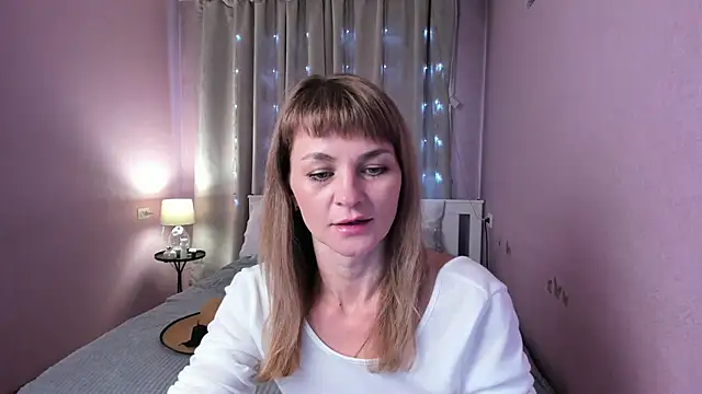 annasimonsj online show from May 16, 2026, 1:04 am