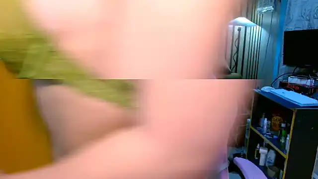 Snapshot of UrSweetKatCakes chatting on October 14, 2025, 11:58 pm UrSweetKatCakes online show from October 14, 2025, 11:58 pm