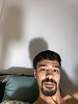Snapshot of Hermanooooooo chatting on August 4, 2026, 11:26 am Hermanooooooo online show from August 4, 2026, 11:26 am