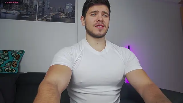 Snapshot of Arilas_ chatting on November 15, 2025, 7:45 am Arilas online show from November 15, 2025, 7:45 am