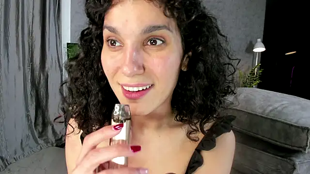 Snapshot of _CurlySue_ chatting on March 18, 2025, 12:39 pm  CurlySue  online show from March 18, 2025, 12:39 pm