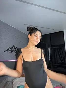 Snapshot of _CurlySue_ chatting on September 30, 2025, 10:32 am  CurlySue  online show from September 30, 2025, 10:32 am