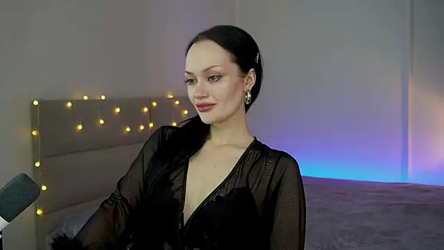 Snapshot of QueenAliss chatting on June 25, 2026, 5:12 am QueenAliss online show from June 25, 2026, 5:12 am