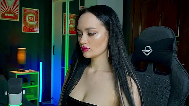 QueenAliss online show from November 26, 2025, 8:58 am