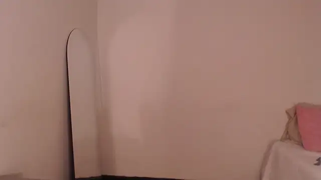 ValienteGirl  online show from April 13, 2026, 3:32 am