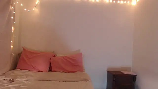 ValienteGirl  online show from April 18, 2026, 5:21 am