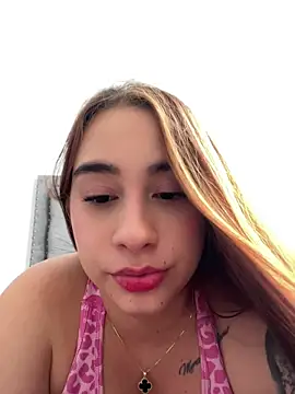 Snapshot of Elena222_ chatting on May 27, 2026, 9:00 pm Elena222 online show from May 27, 2026, 9:00 pm