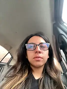 Maggie Fox3 online show from April 9, 2026, 3:51 pm