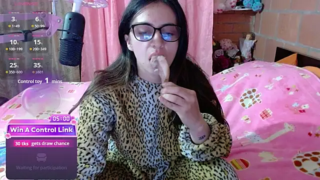Snapshot of Maggie_Fox3 chatting on April 23, 2026, 11:50 pm Maggie Fox3 online show from April 23, 2026, 11:50 pm