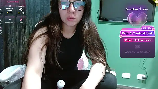 Snapshot of Maggie_Fox3 chatting on April 21, 2026, 2:03 am Maggie Fox3 online show from April 21, 2026, 2:03 am