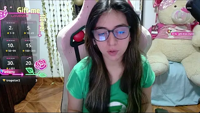 Maggie Fox3 online show from September 19, 2025, 3:32 am