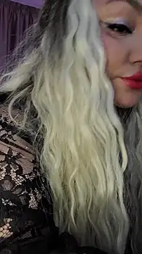 Larissa K online show from December 15, 2025, 7:31 pm