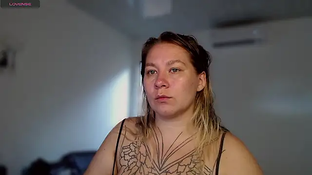 Snapshot of Enotika chatting on January 11, 2026, 7:43 pm Enotika online show from January 11, 2026, 7:43 pm